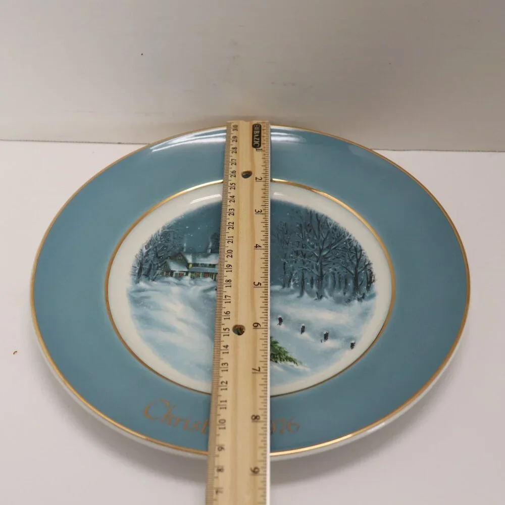 Avon Christmas Plate Bringing Home the Tree 1976 made by Enoch Wedgewood England